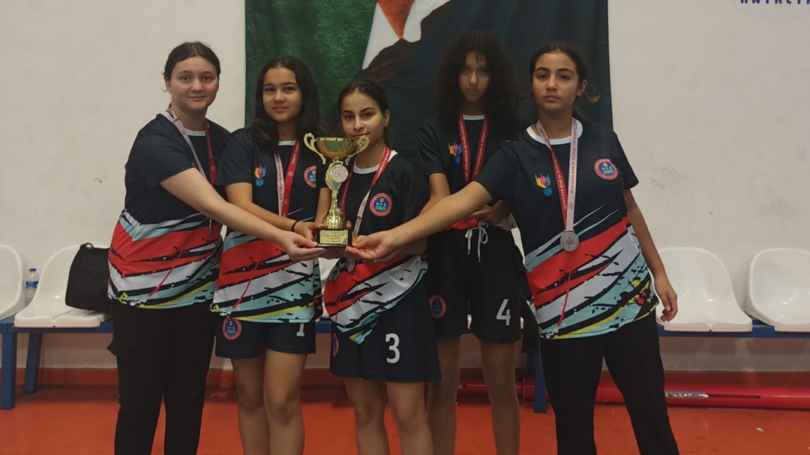 Okulumuz Yıldız Kız Badminton Takımımız Antalya İl 2. 
